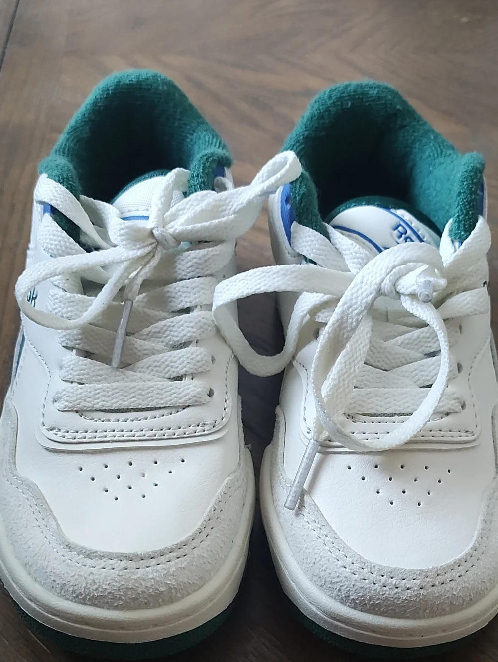 Reebok Kids White & Green Casual Sneakers
